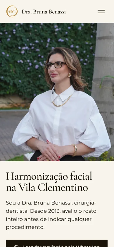 Site da Dra. Bruna Benassi aberto no celular